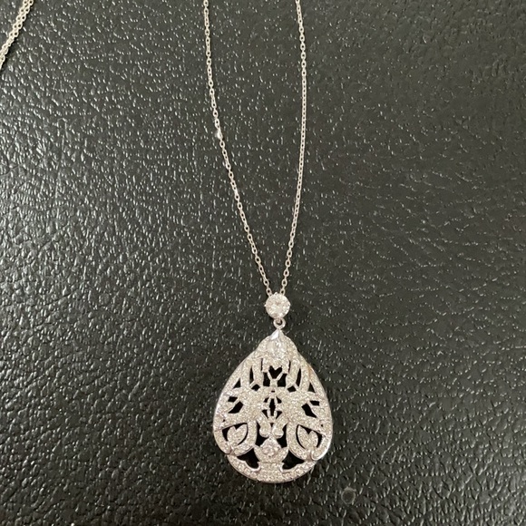 Opera length crystal pendent necklace - Picture 3 of 5